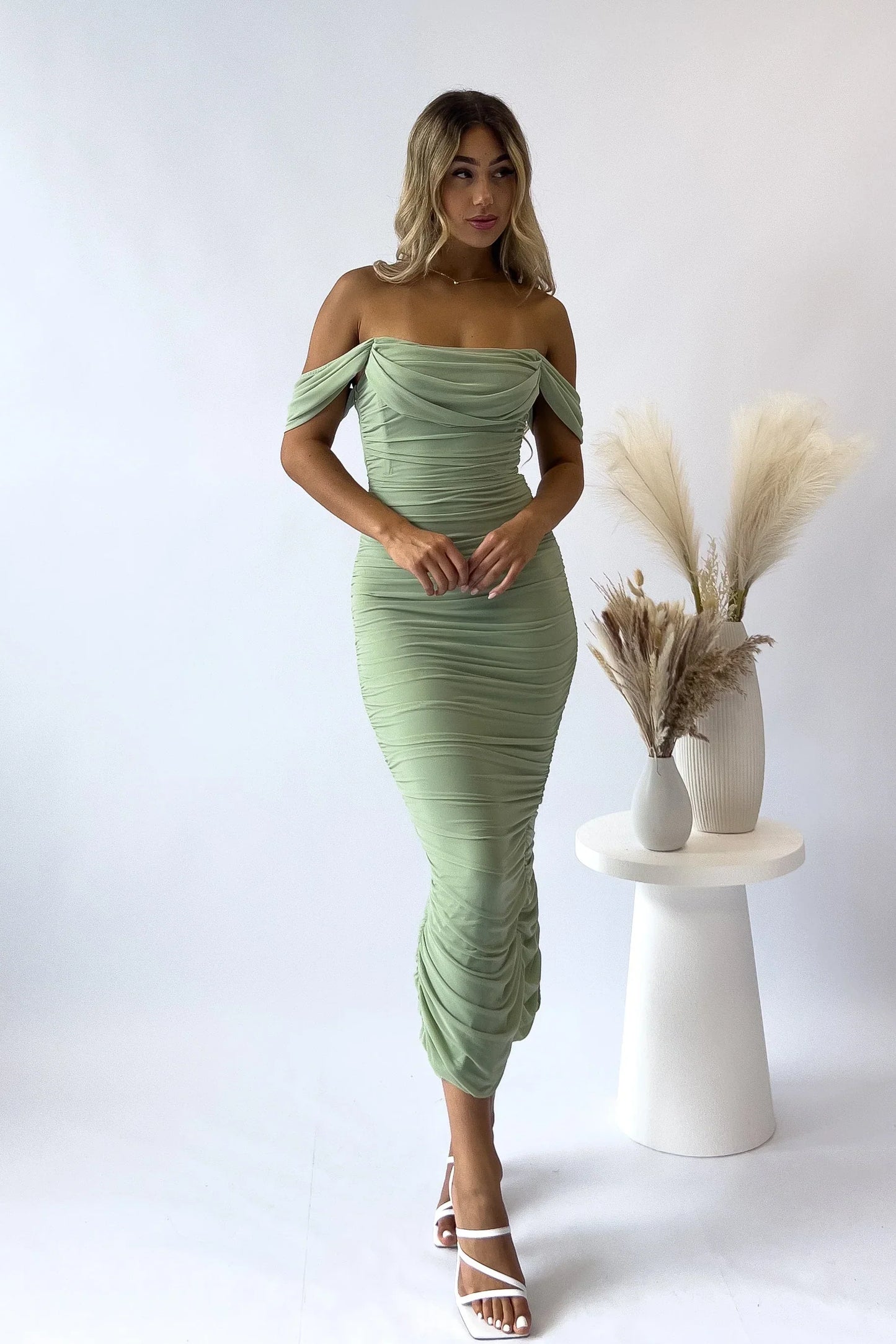 Klydie - Off-the-shoulder maxi jurk met ruches van mesh