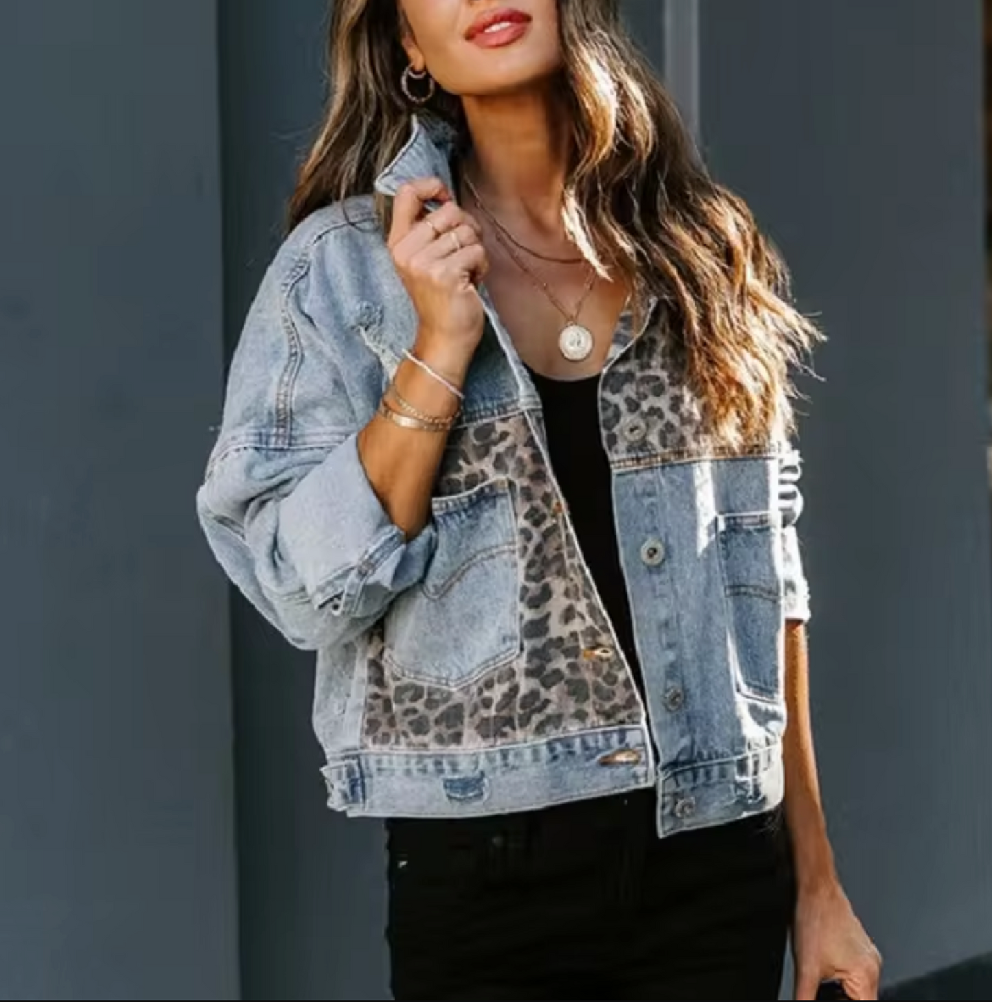 Aileen – Denim jack met luipaardpatch