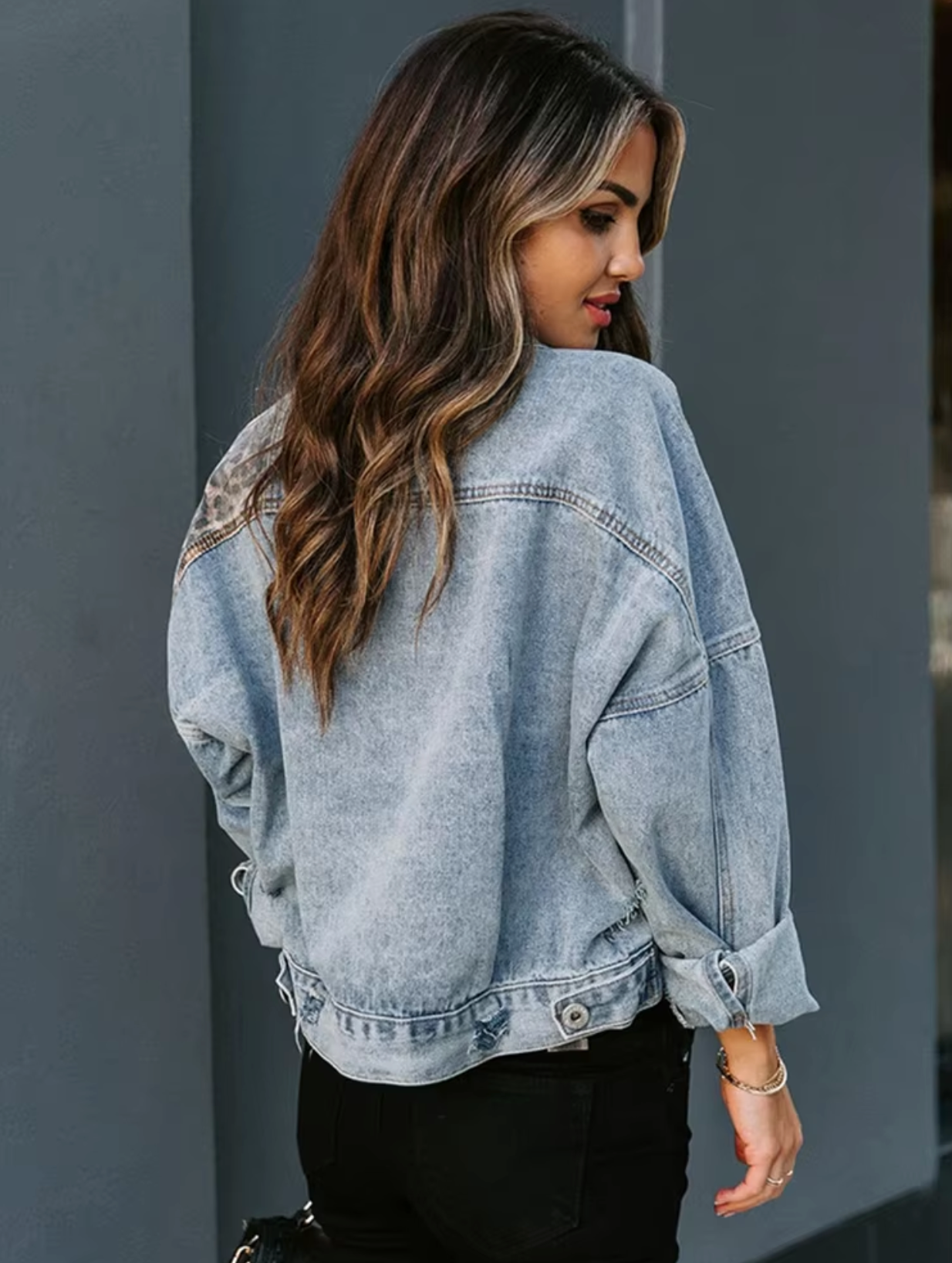 Aileen – Denim jack met luipaardpatch